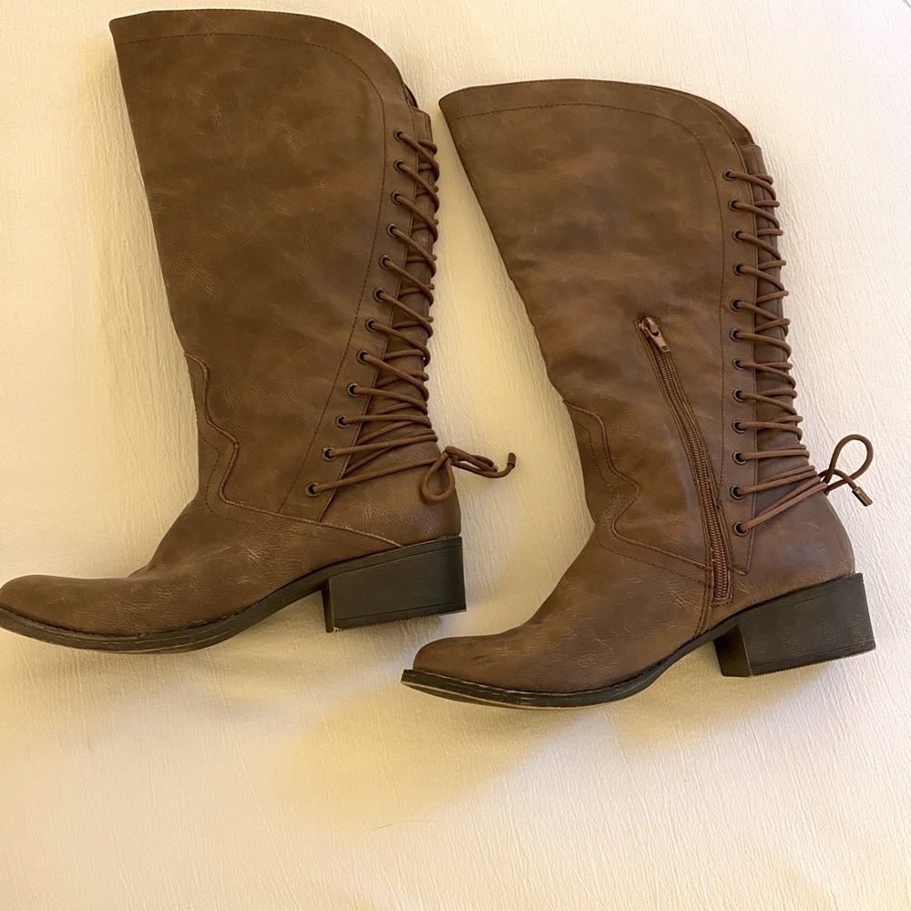 Beautiful knee high boots. Never worn.